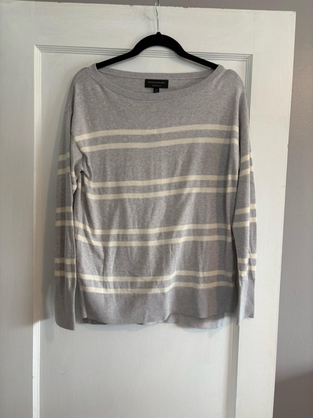 NWT Banana Republic Women's Gray & White Striped Lightweight Sweater Size XS